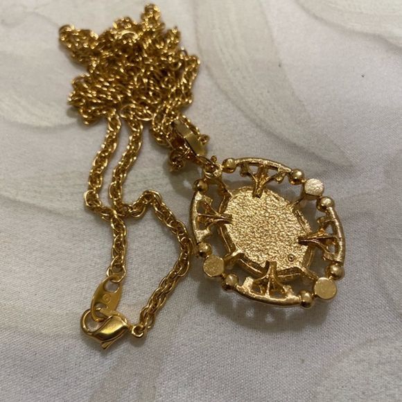 Vintage Gold Chain With Reverse Intaglio Cameo Pendant - Picture 13 of 15